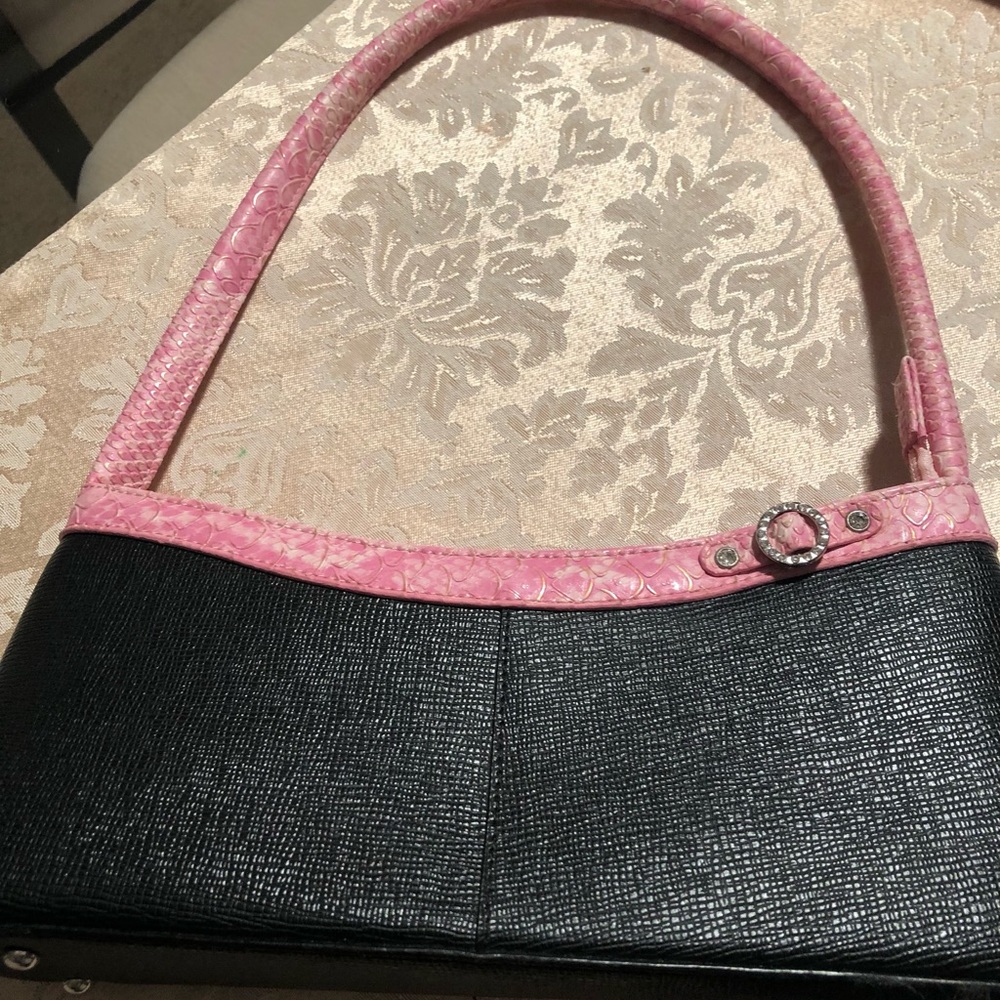 Super cute small dress purse. Excellent condition.